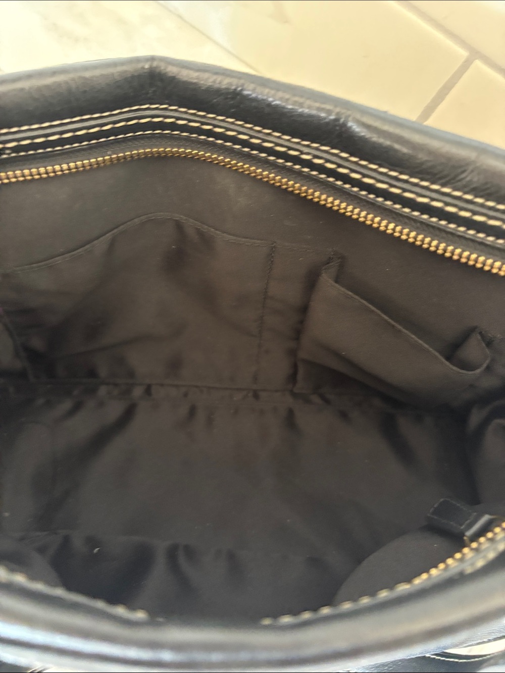 Coach Hampton Signature Strap Satchel Bag in Black with gold hardware & turn - Picture 15 of 16